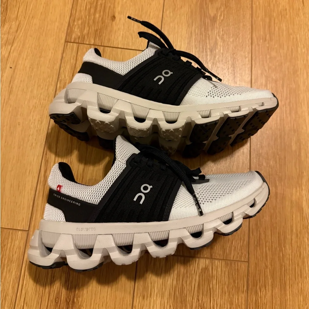 On Running Women's Black and White Running Shoes - Picture 1 of 4